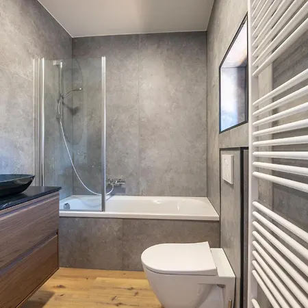 Сasa de vacaciones Beautiful And Spacious Renovated For 10 *