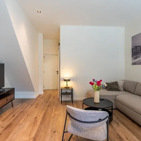 Beautiful And Spacious Renovated For 10 別荘 *