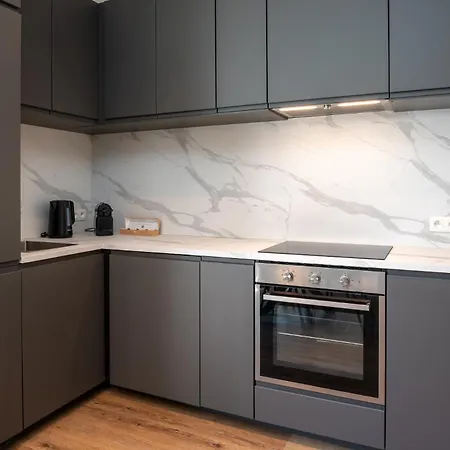 Beautiful And Spacious Renovated For 10